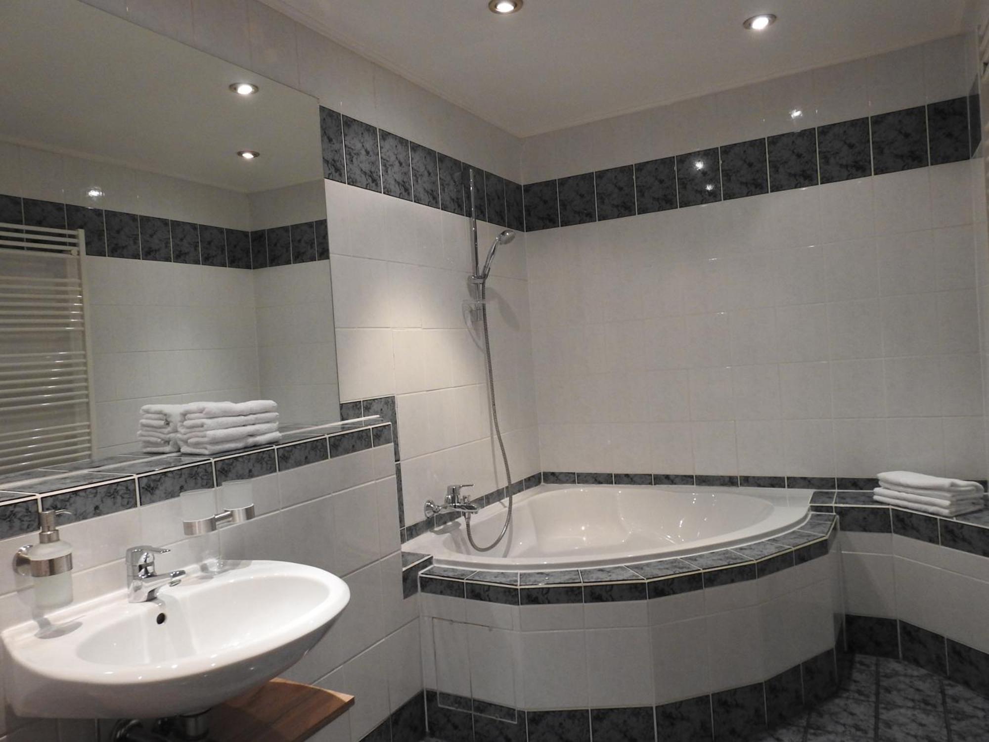 Turmhotel Weserblick BRE Екстериор снимка
