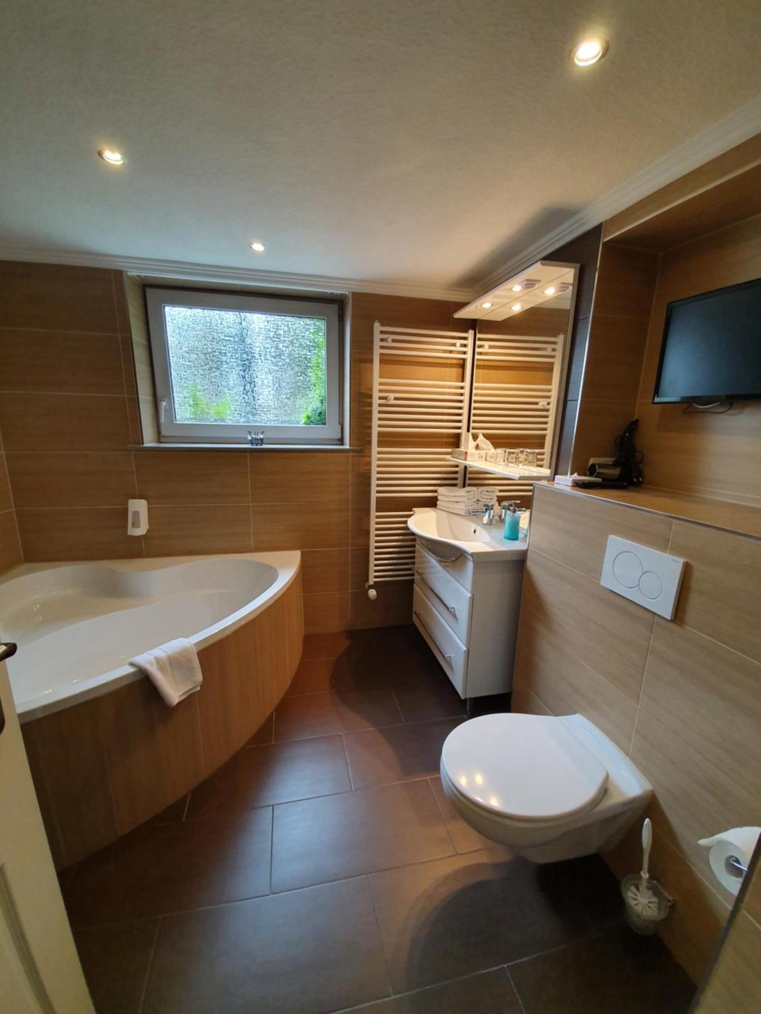 Turmhotel Weserblick BRE Екстериор снимка